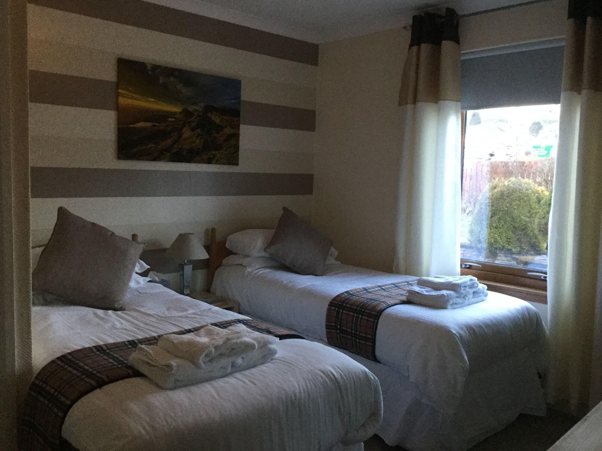 Oyo Inverour Guest House Gairlochy 외부 사진