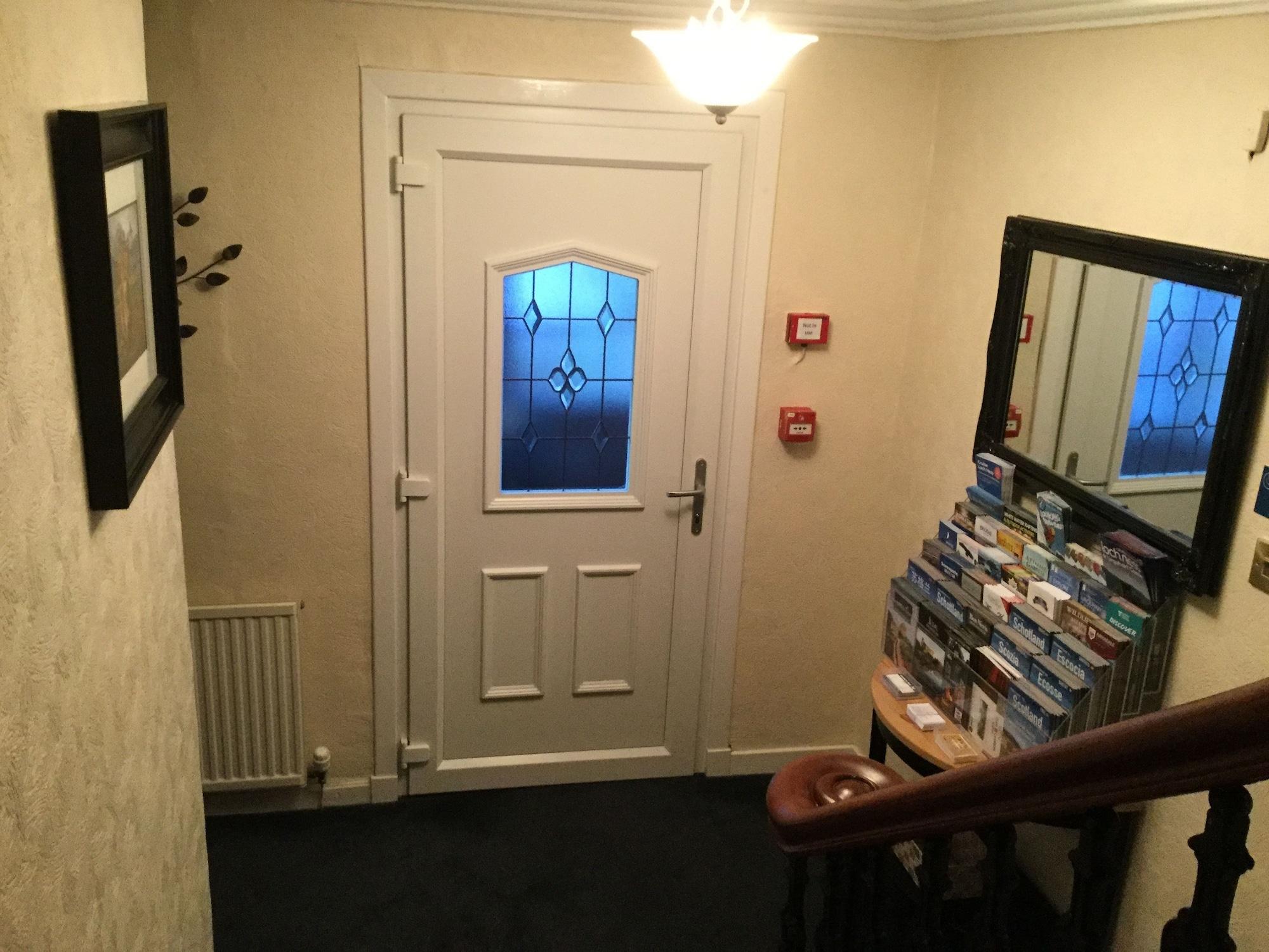 Oyo Inverour Guest House Gairlochy 외부 사진