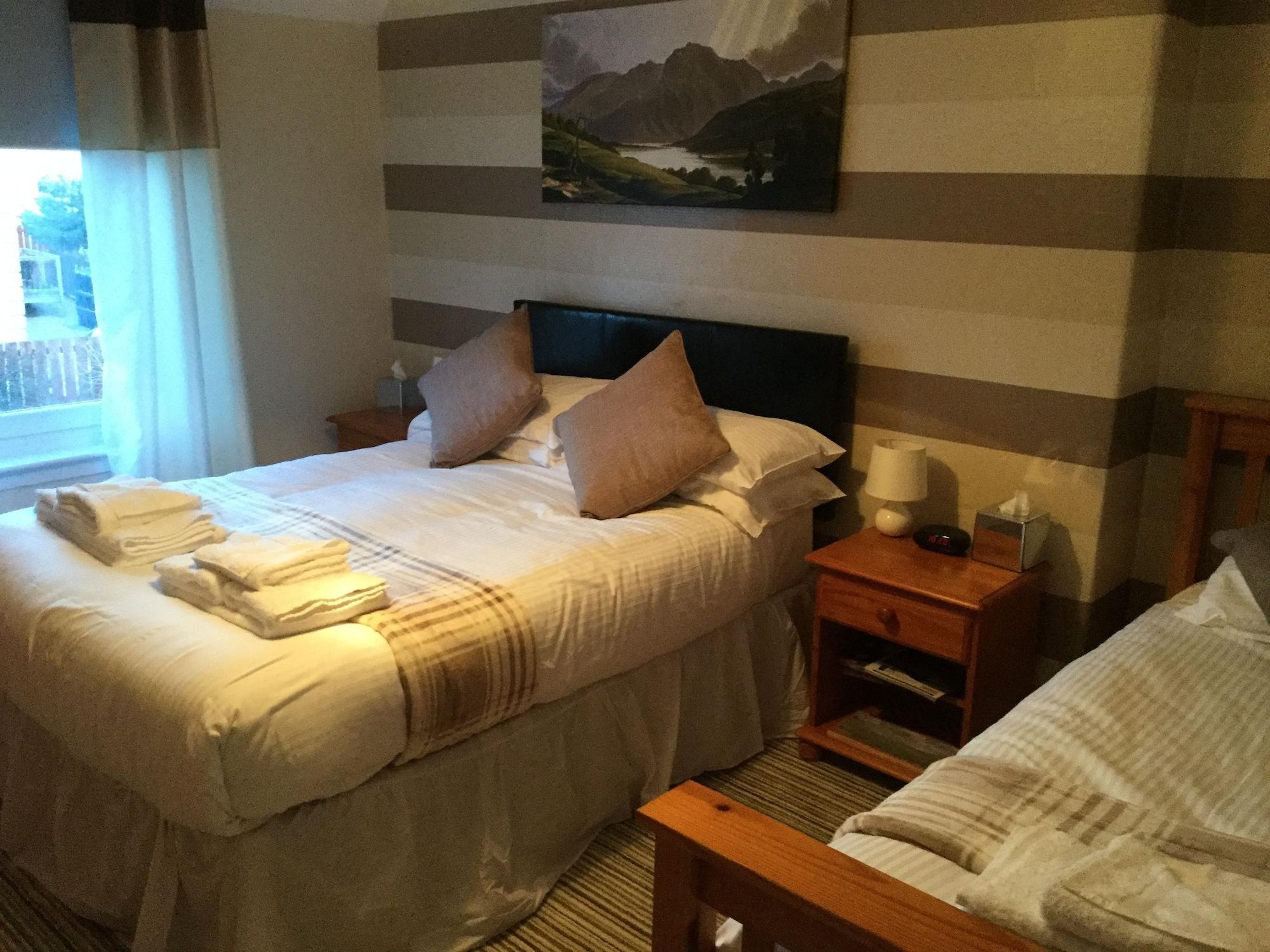 Oyo Inverour Guest House Gairlochy 외부 사진